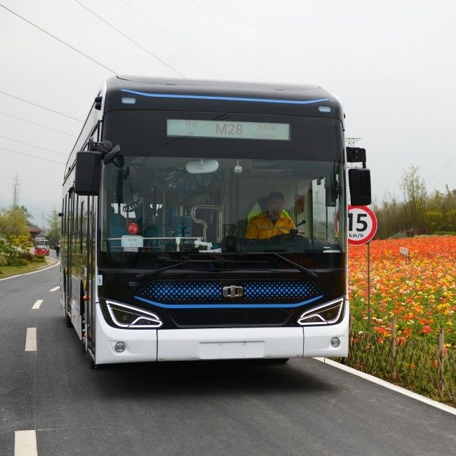 Autobus urbano elettrico a sterzo LHD con sospensione aerea e chilometraggio di 650 km per il trasporto urbano