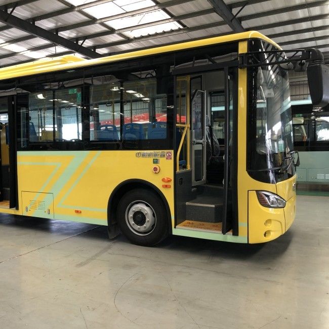 Due Autobus Elettrici Urbani a Batteria da 8m con 198,4 kWh di Potenza Batteria, 29 Posti e Guida a Sinistra