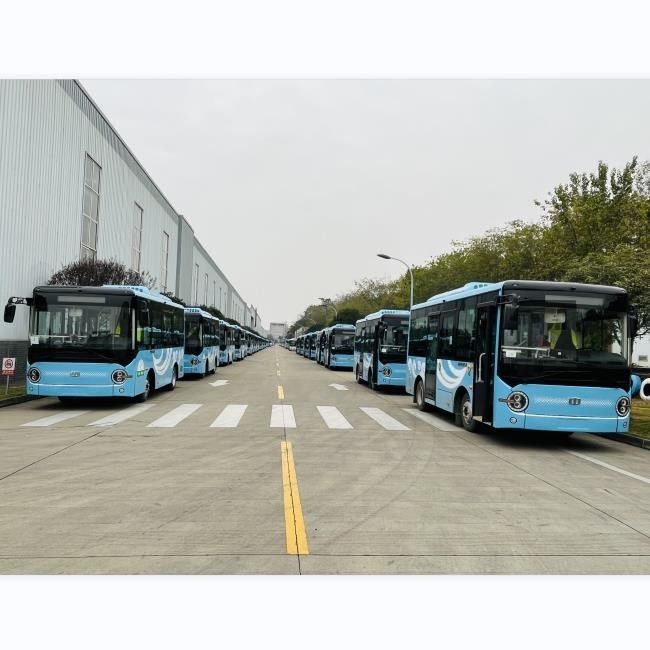 Autobus elettrico a batteria da 6,6 m con capacità di 24 posti e trasmissione automatica per un'autonomia di 200 km