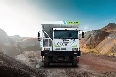 110 tonnellate di carico utile camion elettrico di estrazione con emissioni zero e doppio motore per un'elevata produttività